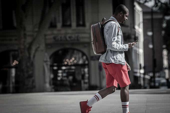 15WalkingWithPhone - Online Tech Tips Special Navigation for Pedestrians image - 15WalkingWithPhone