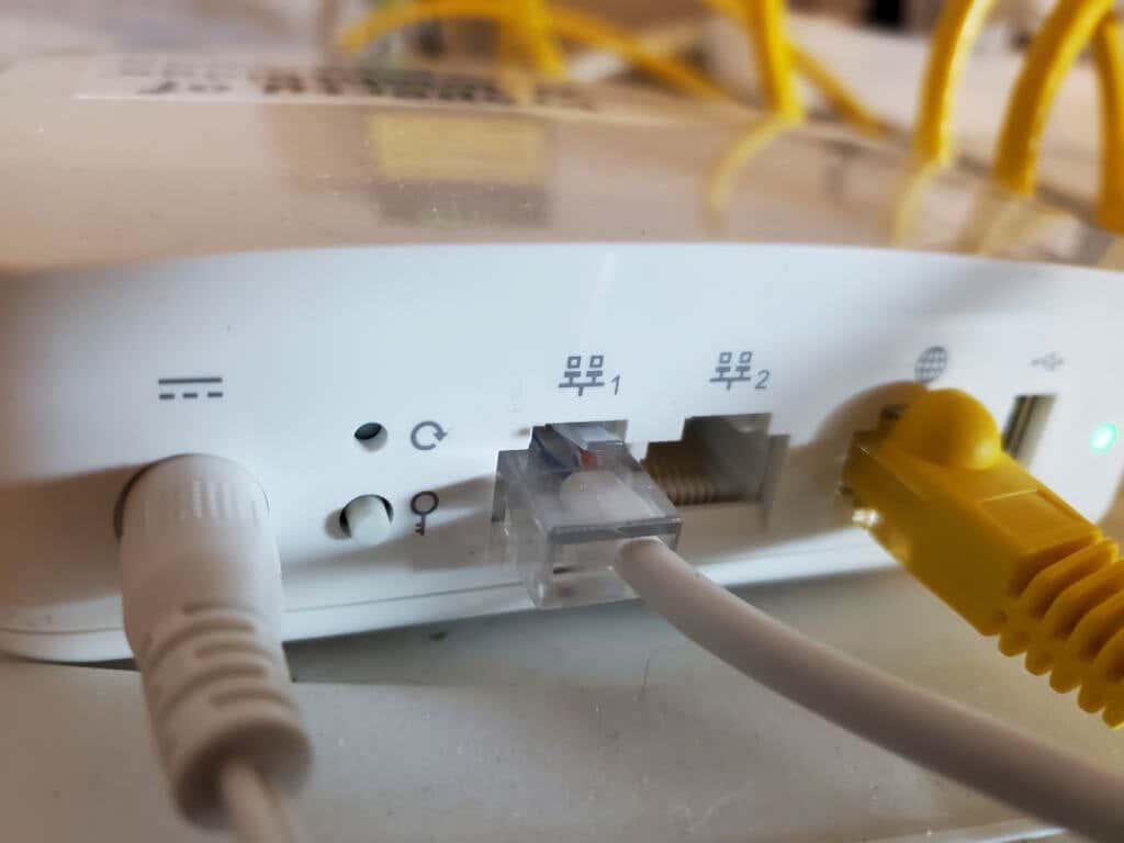 3-wire-philips-bridge - Online Tech Tips Connect Philips Hue Lights Hardware image 3 - 3-wire-philips-bridge