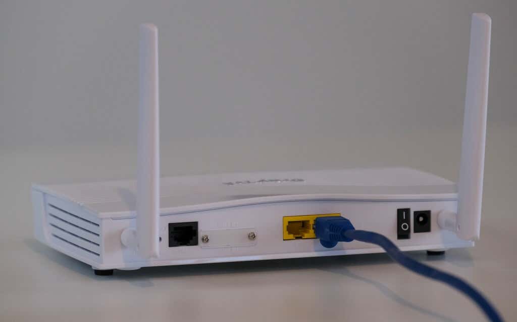 how-to-fix-netflix-error-code-nw-3-6-6-compressed - Online Tech Tips Reboot Your Router or Modem image - how-to-fix-netflix-error-code-nw-3-6-6-compressed