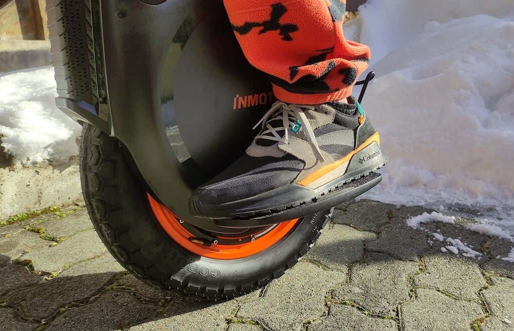 the-inmotion-v12ht-unicycle-ready-for-the-next-generation-electric-transport-15-compressed - Online Tech Tips Performance and Features image 3 - the-inmotion-v12ht-unicycle-ready-for-the-next-generation-electric-transport-15-compressed