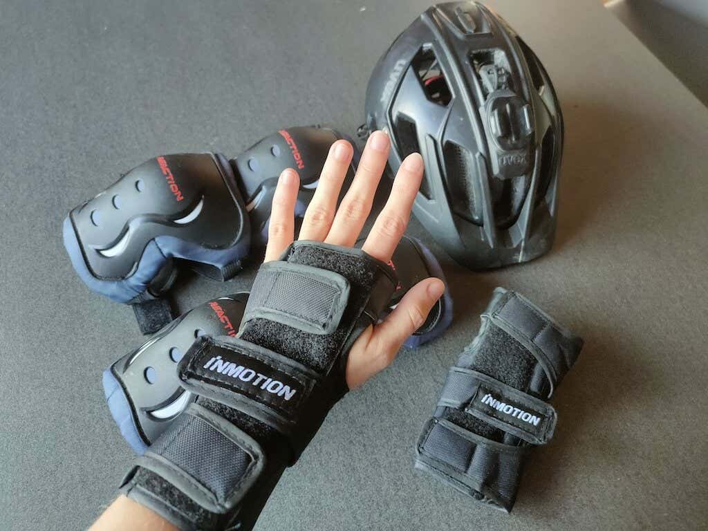 the-inmotion-v12ht-unicycle-ready-for-the-next-generation-electric-transport-18-compressed - Online Tech Tips Safety image - the-inmotion-v12ht-unicycle-ready-for-the-next-generation-electric-transport-18-compressed