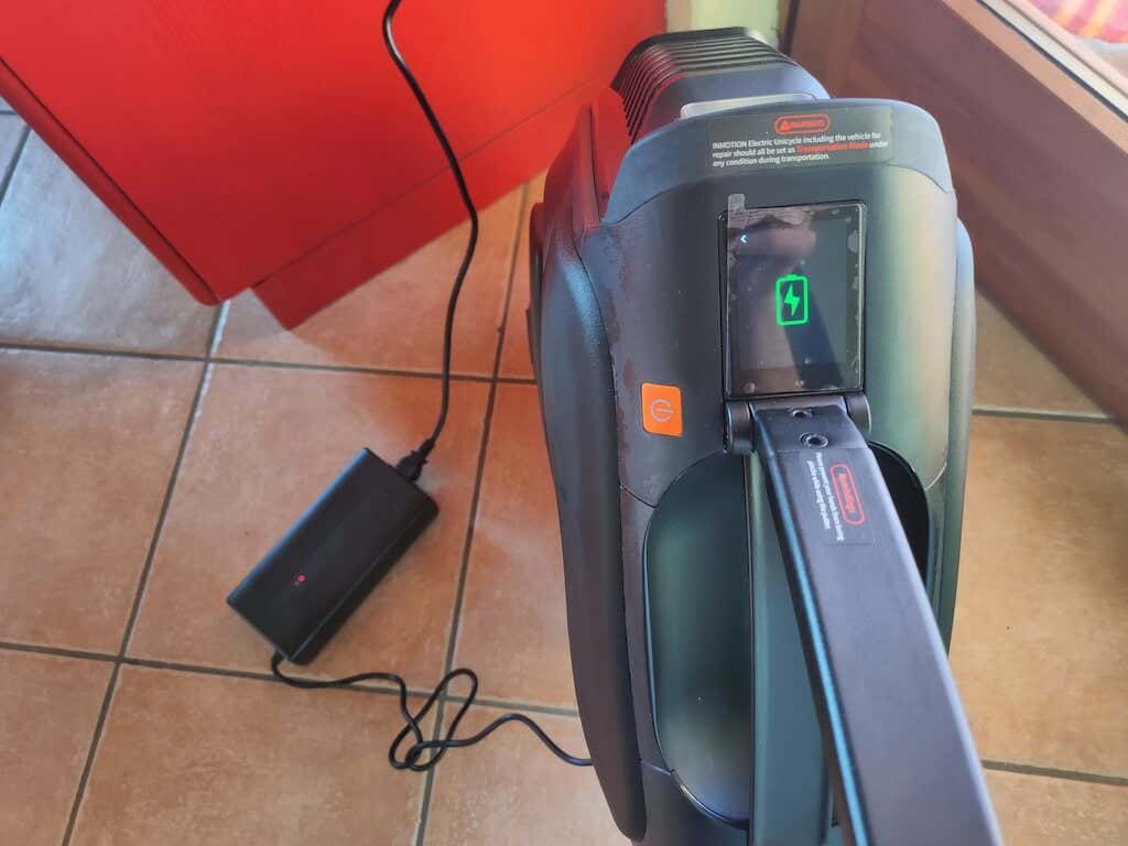 the-inmotion-v12ht-unicycle-ready-for-the-next-generation-electric-transport-19-compressed - Online Tech Tips Battery & Charging image - the-inmotion-v12ht-unicycle-ready-for-the-next-generation-electric-transport-19-compressed