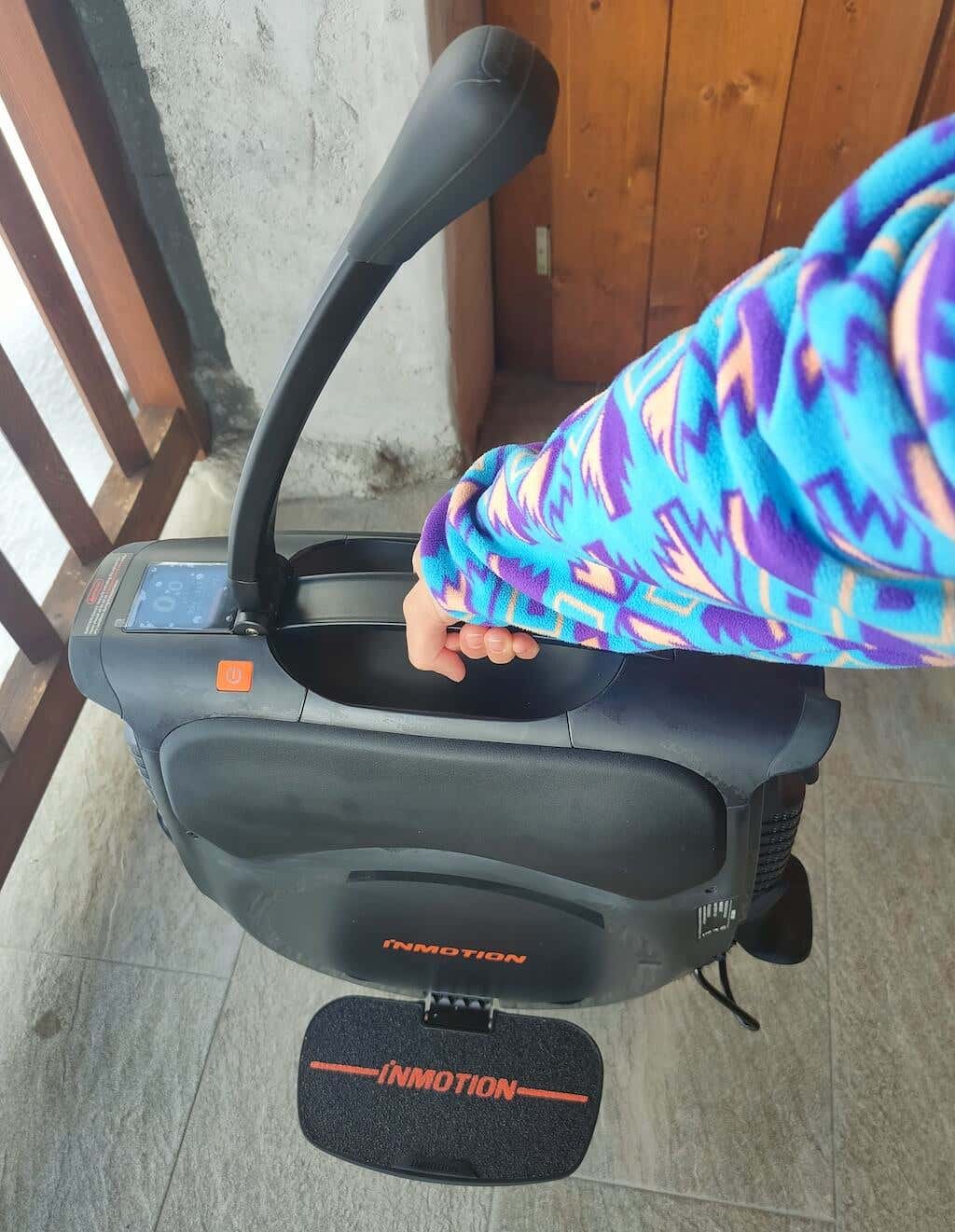 the-inmotion-v12ht-unicycle-ready-for-the-next-generation-electric-transport-6-compressed - Online Tech Tips Design & Unpacking image - the-inmotion-v12ht-unicycle-ready-for-the-next-generation-electric-transport-6-compressed